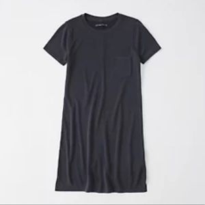 • Abercrombie & Fitch • Slim Pocket Tee Dress